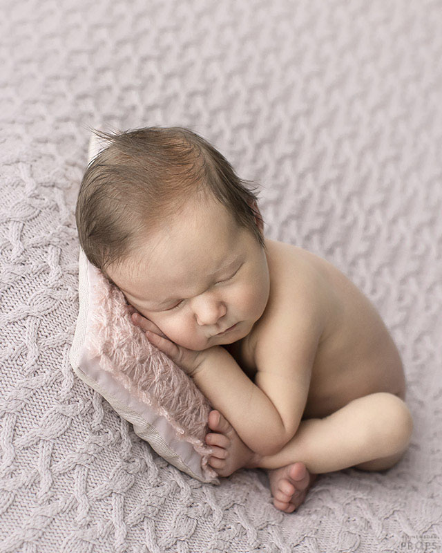 newborn-photography-props-girl-posing-pillow-pink-vintage-europe