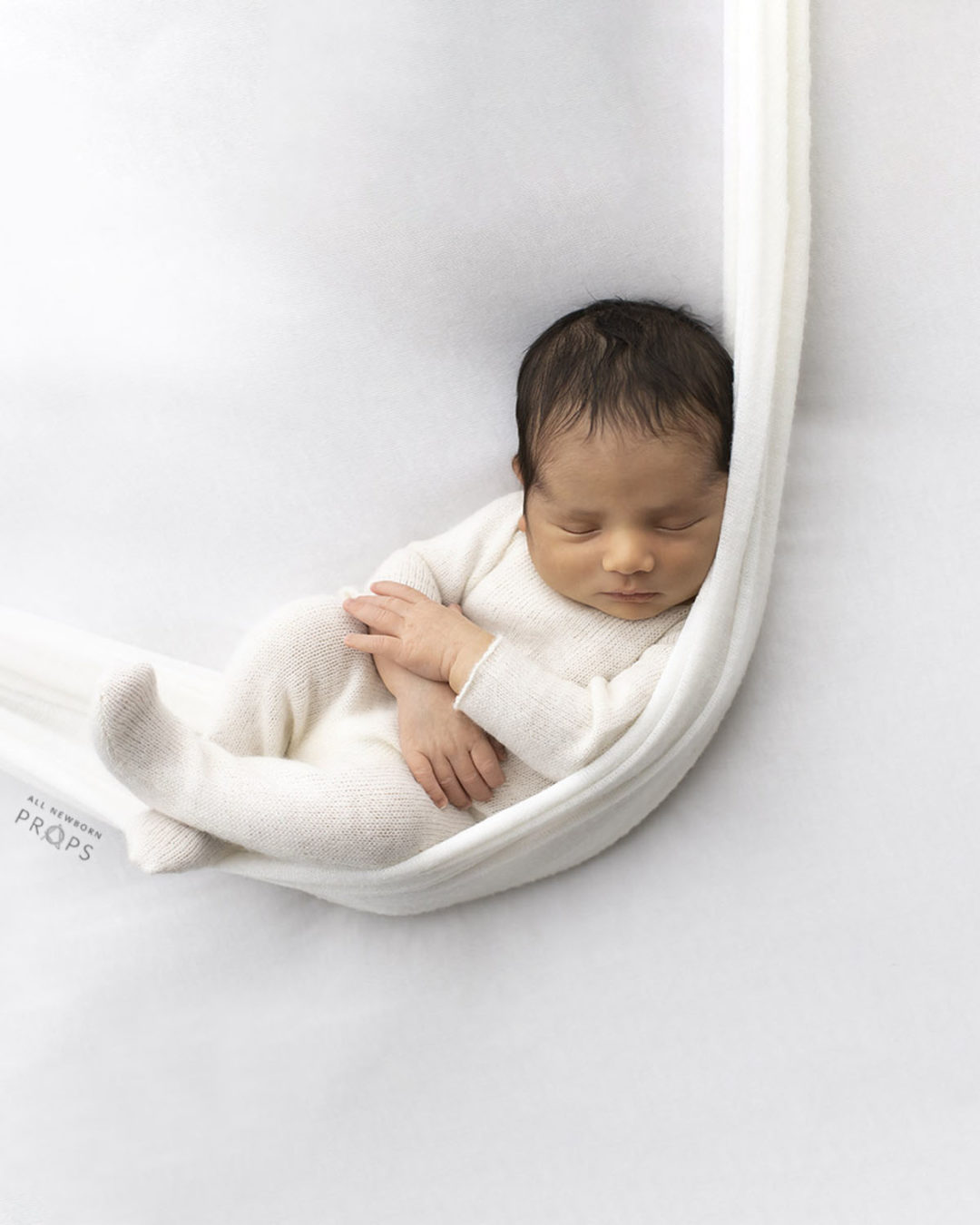 newborn-baby-photoshoot-outfits-knitted-sleepers-boy-white-europe