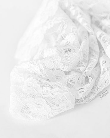 newborn-wrap-phorography-prop-girl-swaddle-lace-stretch-white-photoshoot-europe