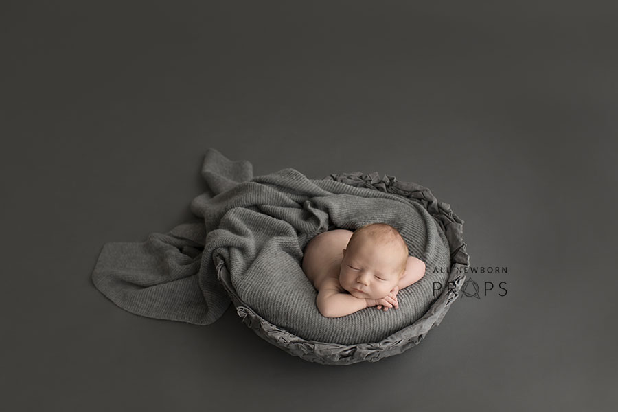 newborn-posing-bowl-wooden-props-for-photography-boy-grey-europe