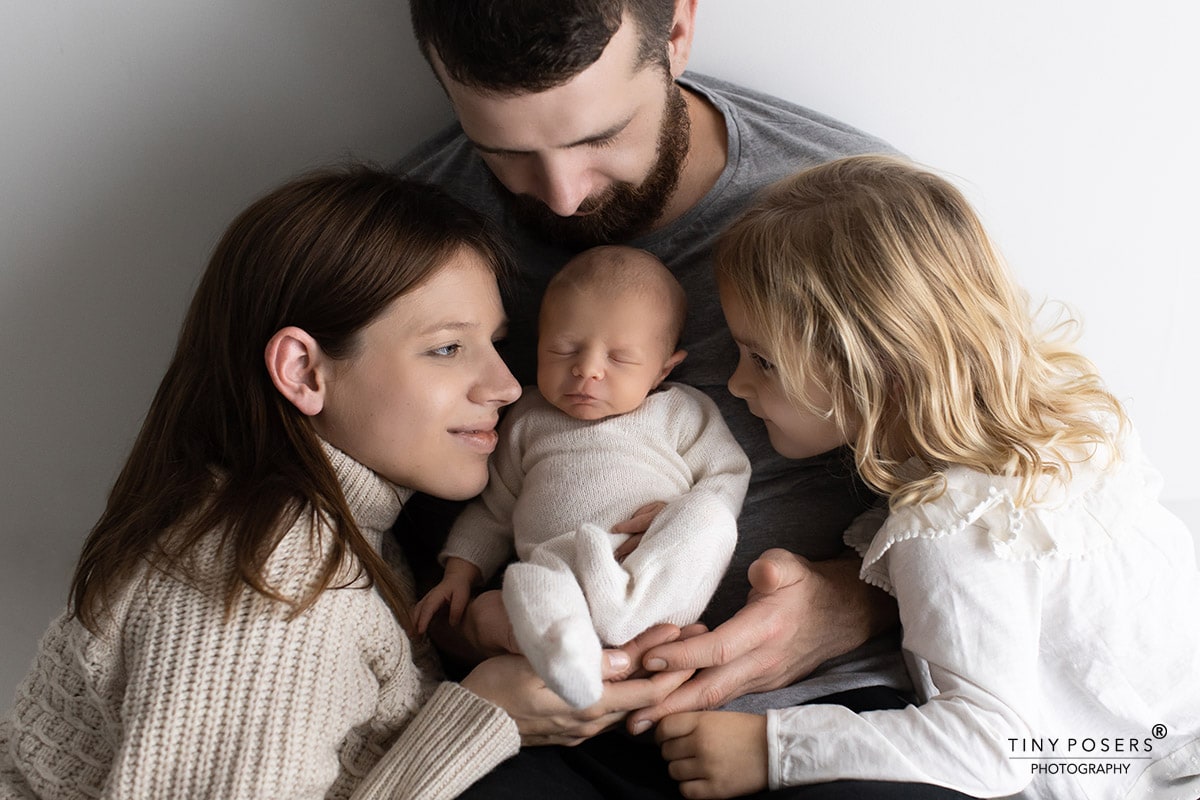 newborn-photography-session-parents-family-picture-idea