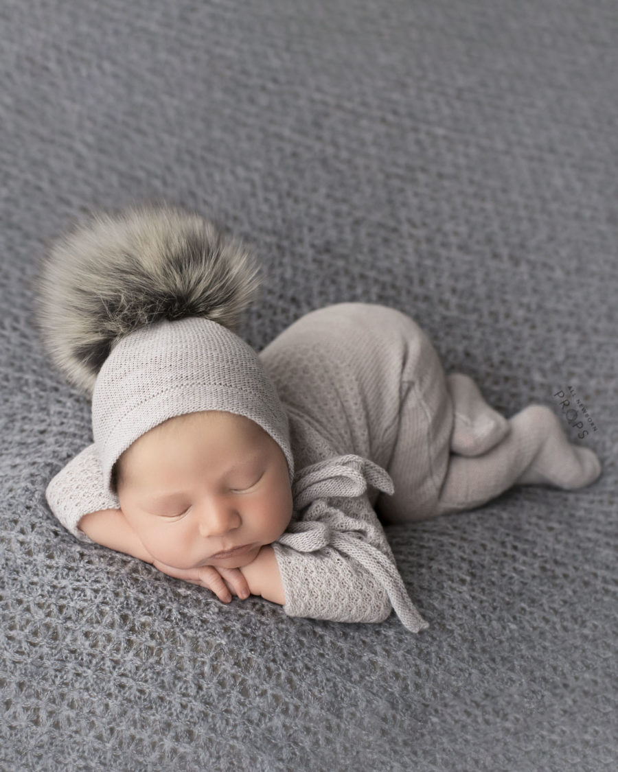 newborn-photography-outfits-boy-knitted-sleepers-bonnet-hat-pom-pom-eu