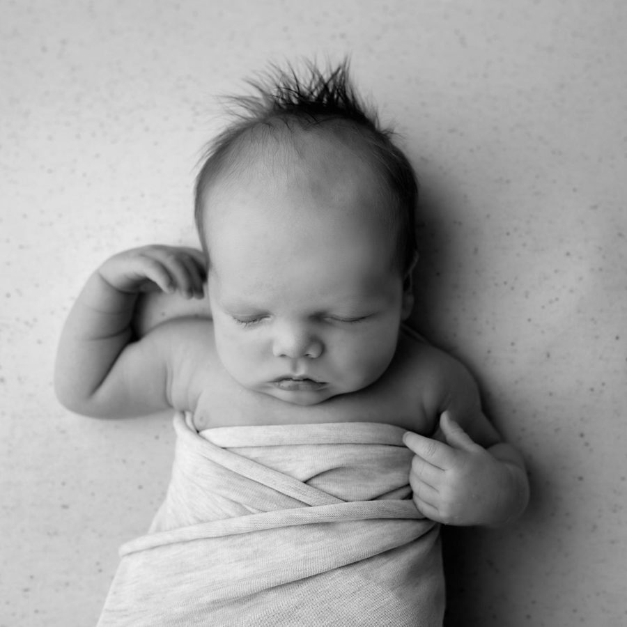 newborn-wrapping-techniques-posed-baby-picture