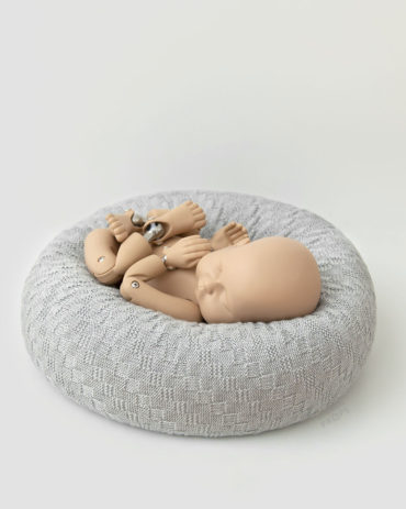 Posing-Pillow-Newborn-photography-prop-baby-grey-beanbag-alternative-eu