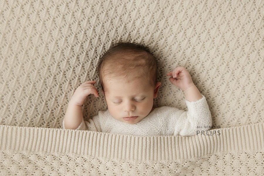 newborn-photography-outfit-body-onesie-knitted-props-europe