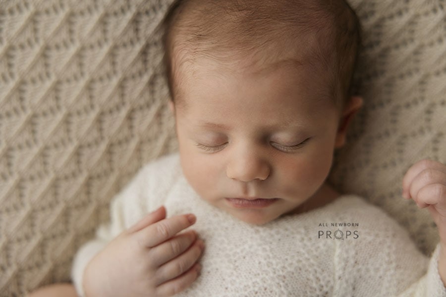 newborn-photoshoot-outfit-boy-body-romper-knitted-props-europe