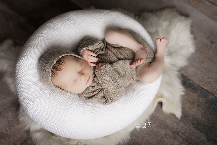 newborn-photography-outfit-boy-knitted-textured-natural-props-eu