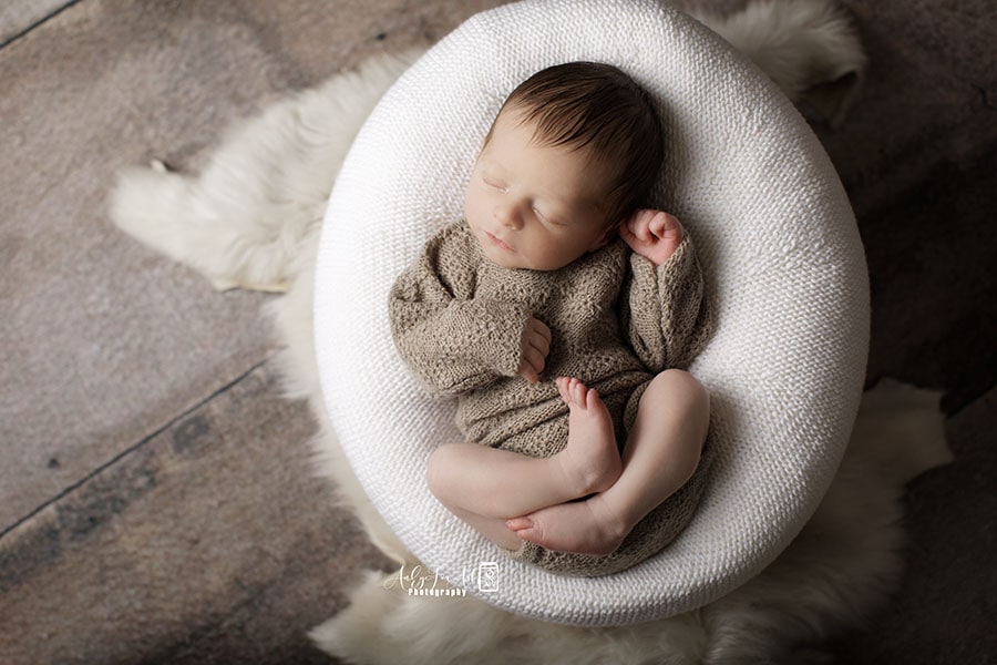 newborn-photography-outfit-boy-romper-knitted-props-neutral-organic-europe