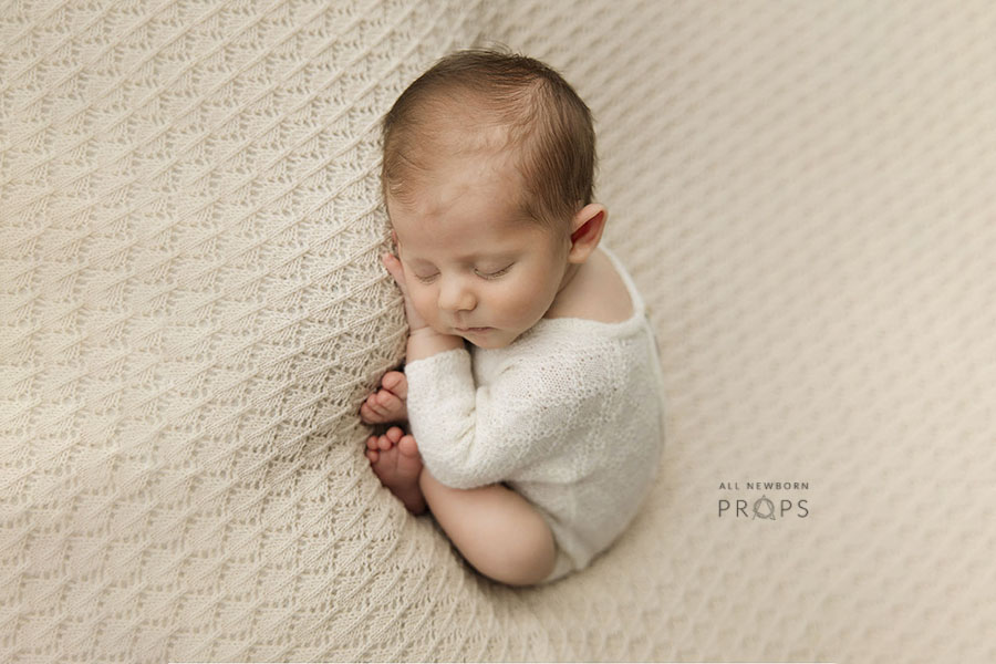 newborn-photography-outfit-boy-white-body-onesie-knitted-textured-props-europe