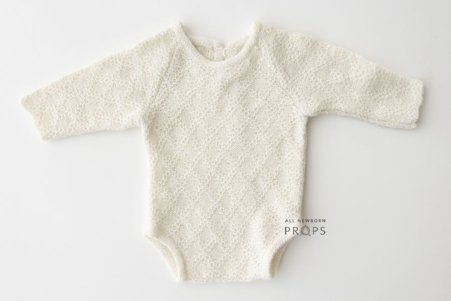 newborn-photography-outfit-knitted-boy-girl-white-europe-textured