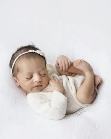 newborn-photography-outfit-romper-girl-knitted-textured-boho-natural-organic-white-europe