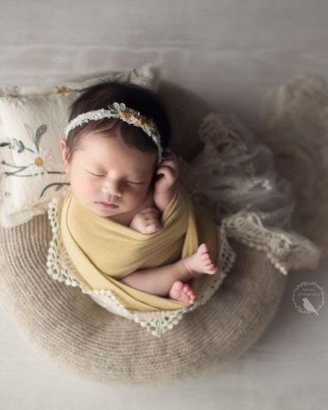 newborn-poser-for-photography-girl-picture-ideas-newbornprops-eu