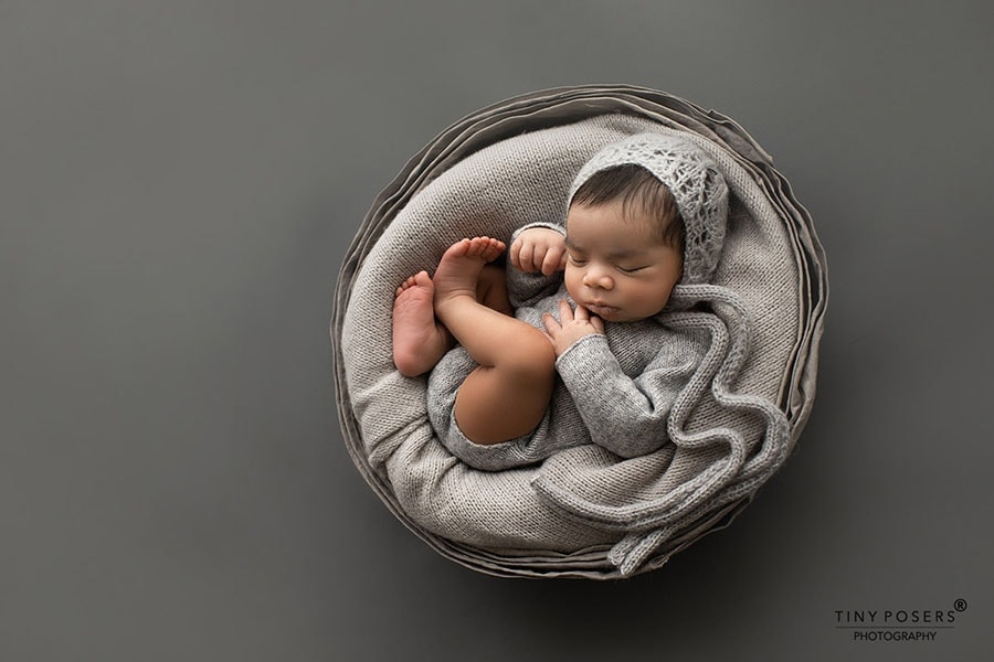 props-for-newborn-photos-boy-bowl-bonnet-romper-europe
