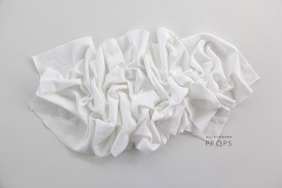 newborn-posing-wrap-white-textured-stretch-eu