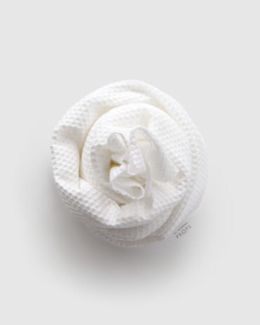 newborn-posing-wrap-white-textured-stretchy-fabric-eu
