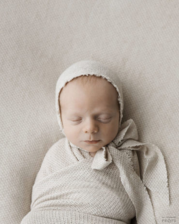 newborn-picture-prop-set-boy-posing-fabric-wrap-bonnet-neutral-Accessoire-für-das-Babyposing-europe