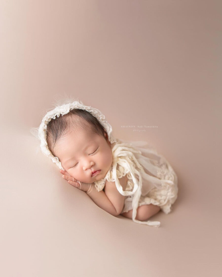 posing-fabrics-for-newborn-photography-molly-dusty-pink-europe