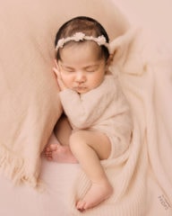 newborn-photography-outfit-girl-long-sleeve-bodysuit-blush-pink-europe-accessoires-für-baby-foto-shooting