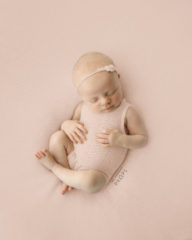 newborn-picture-outfits-vests-bodysuits-girl-europe-pink-blush-Accessoire-für-das-Babyposing