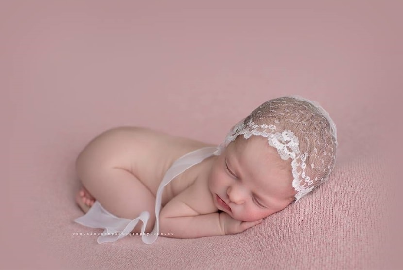 props-for-newborn-photography-bonnet-girl-lace-white-europe
