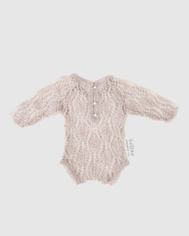 newborn-photography-outfit-girl-knitted-romper-one-piece-dusty-pink-props-europe