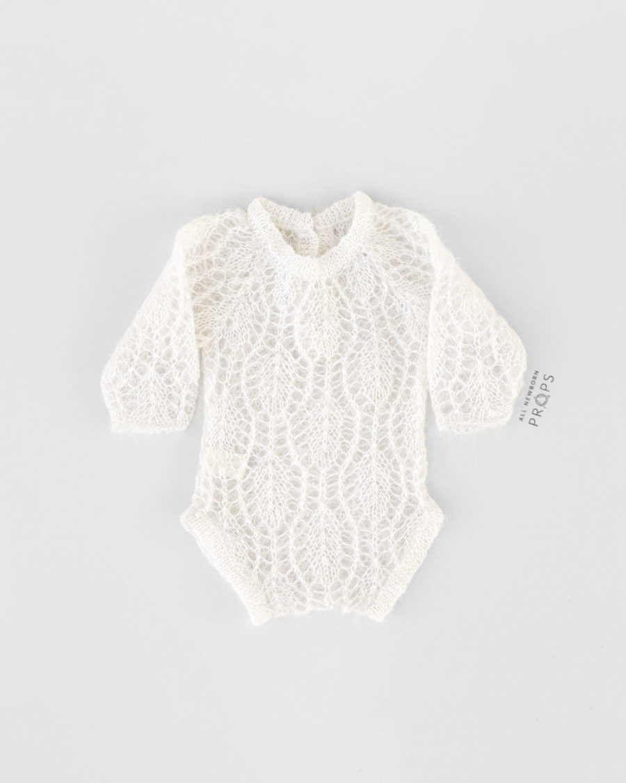 newborn-photography-outfit-girl-romper-white-props-europe