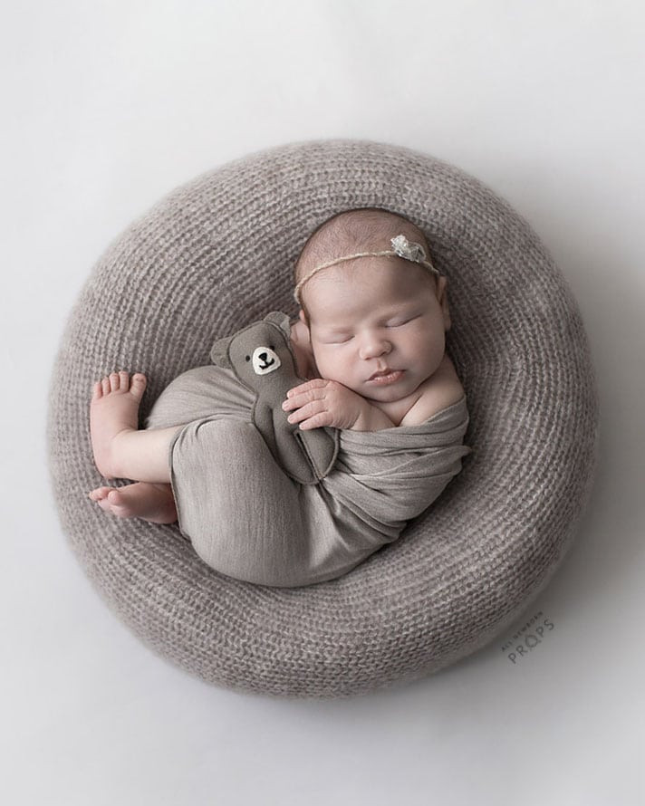 newborn-photography-poser-props-create-a-nest-girl-brown-neutral-boho-accessoires-für-baby-foto-shooting-europe