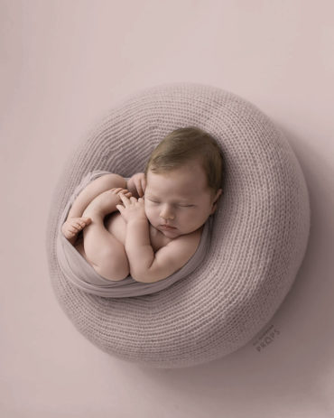 newborn-photography-poser-props-for-photoshoot-create-a-nest-boy-Accessoire-für-das-Babyposing-europe