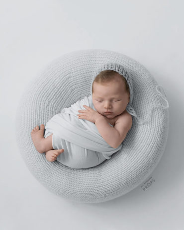 newborn-photography-poser-props-for-photoshoot-create-a-nest-boy-light-blue-Accessoire-für-das-Babyposing-europe