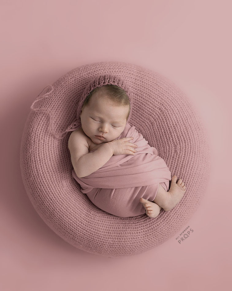 newborn-photography-poser-props-for-photoshoot-create-a-nest-girl-dusty-pink-Accessoire-für-das-Babyposing-europe