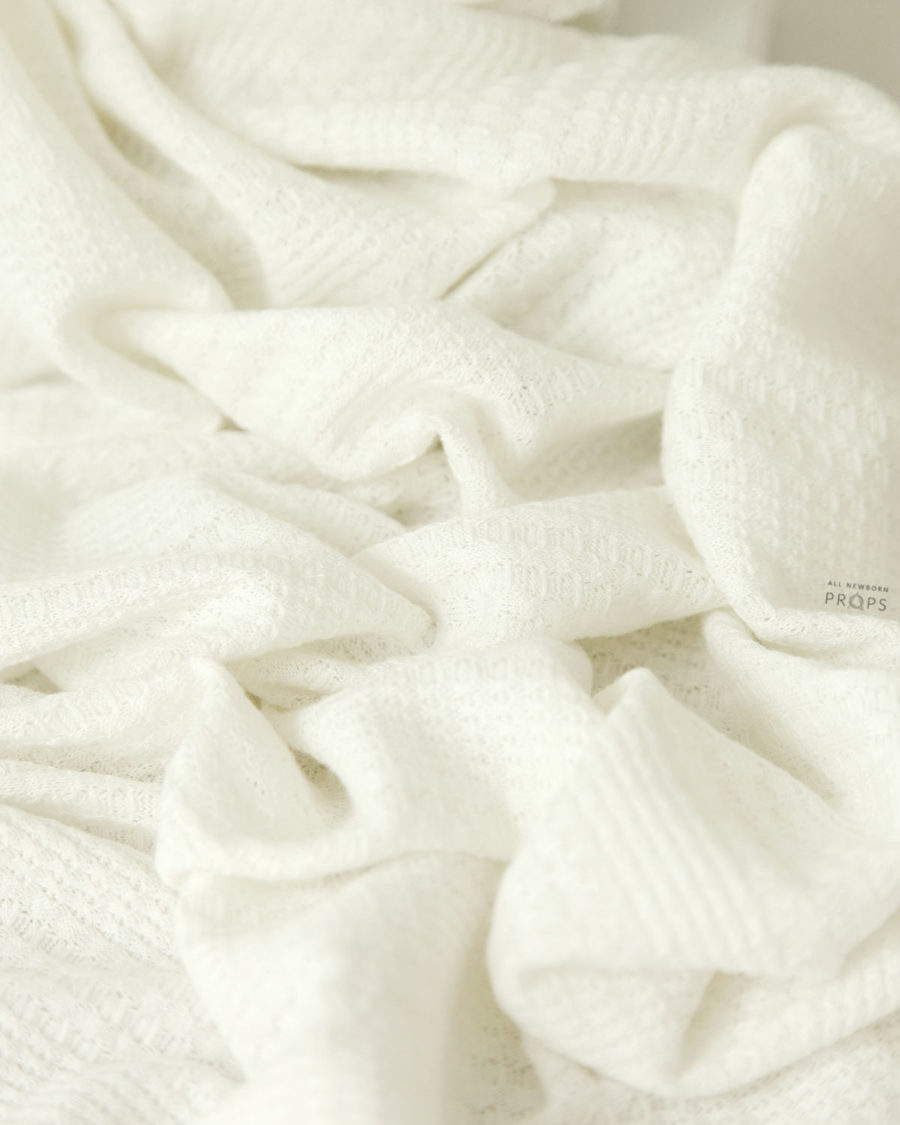 Baby-Wraps-for-Pictures-props-white-knitted-textured-neutral-europe