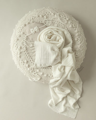 Newborn-Studio-Photography-Props-set-poser-wrap-bonnet-headband-white-cream-neutral-girl-boy-europe