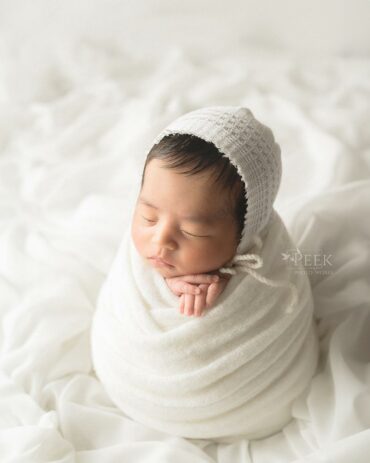 bonnet-for-newborn-baby-photography-boy-minimal-white-natural-europe