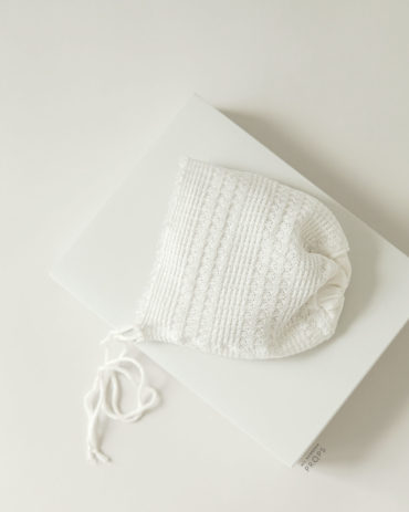bonnet-for-newborn-baby-photography-session-white-neutral-boy-europe