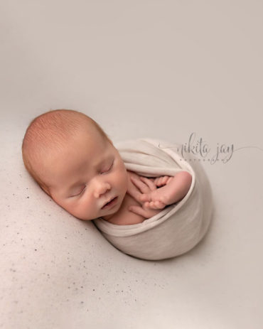 newborn-wraps-for-photographers-boy-jersey-stretch-neutral-oatmeal-props-europe
