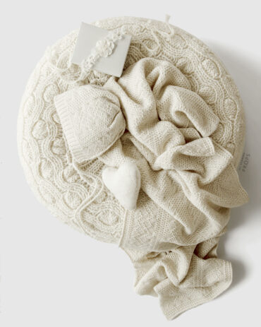 newborn-baby-photoshoot-props-set-posing-pillow-wrap-bonnet-tieback-neutral-vintage-europe