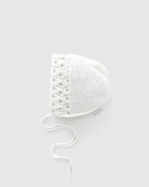 bonnet-for-newborn-baby-photoshoot-boy-white-props-europe