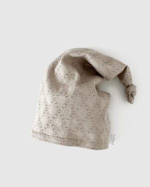 sleepy-hat-for-newborn-photo-natural-props-boy-dapper-tan-europe