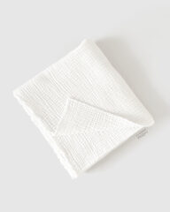 Muslin-Blankets-for-Newborn-Photography-props-girl-white-textured-europe