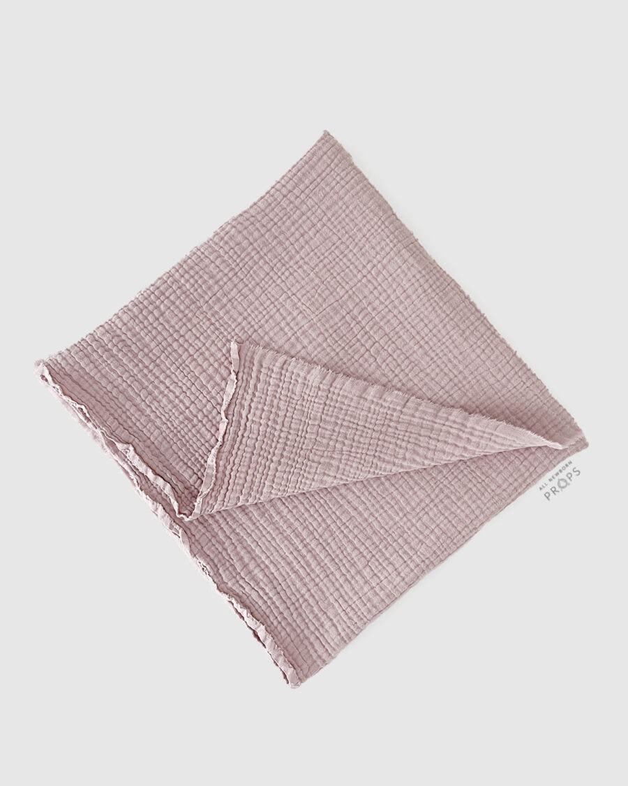 Muslin-Blankets-for-Newborn-Photography-props-girls-dusty-pink-textured-eu