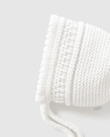 Newborn-Knitted-Bonnet-for-Photography-girl-white-organic-props-europe