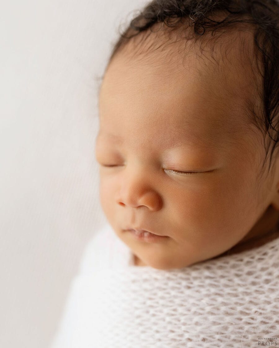 newborn-photography-wraps-props-white-knitted-boy-eu