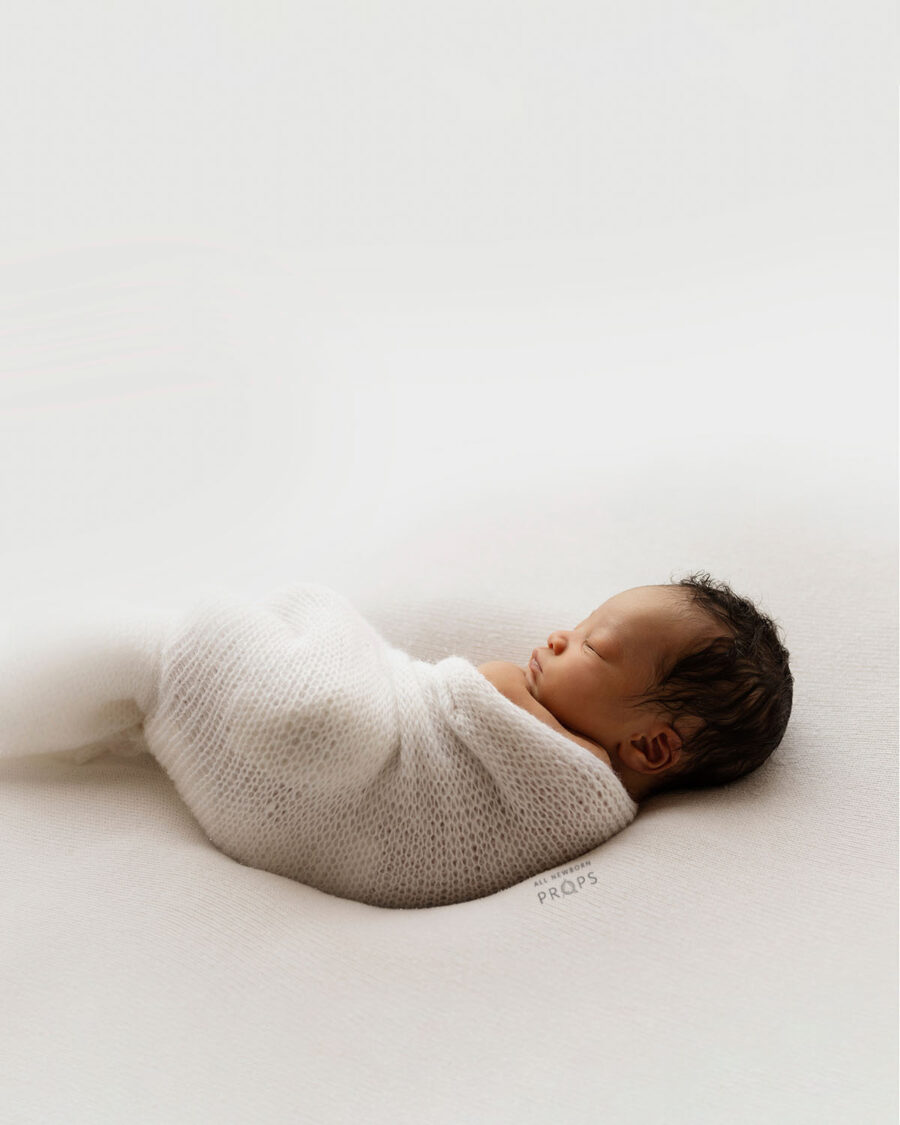 newborn-photography-wraps-props-white-knitted-girl-eu