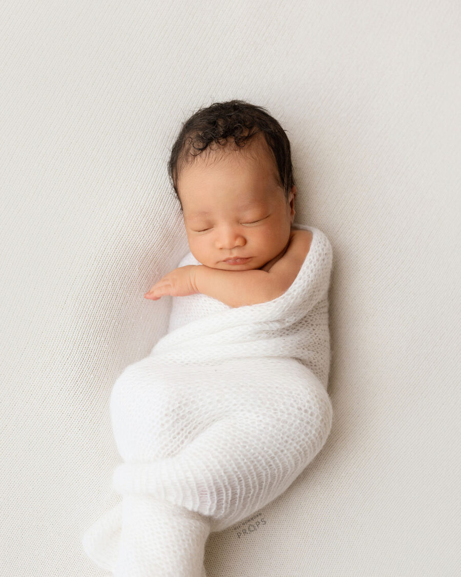 newborn-photography-wraps-props-white-knitted-girl-europe