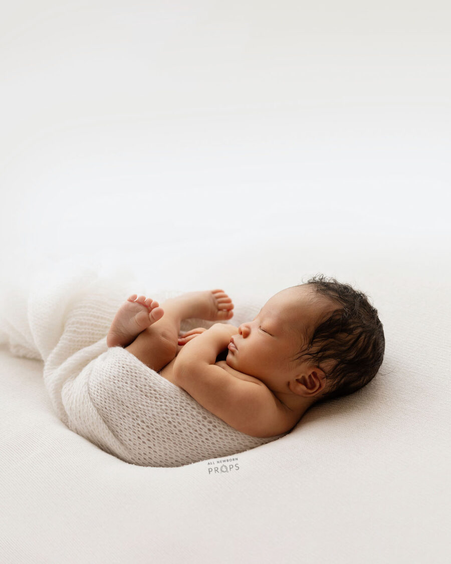 newborn-photography-wraps-props-white-stretchy-boy-eu
