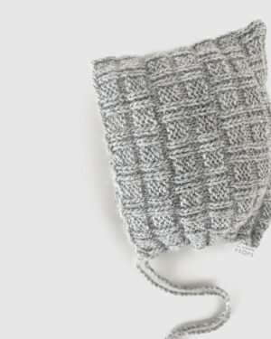 baby-photography-pixie-hat-boy-knitted-grey-newborprops-europe