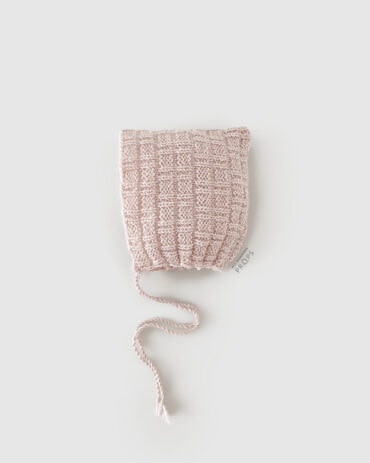 baby-photography-pixie-hat-girl-knitted-textured-vintage-dusty-pink-newbornprops-eu