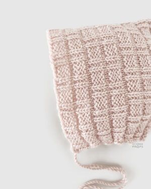 baby-photography-pixie-hat-girl-knitted-textured-vintage-dusty-pink-newbornprops-europe