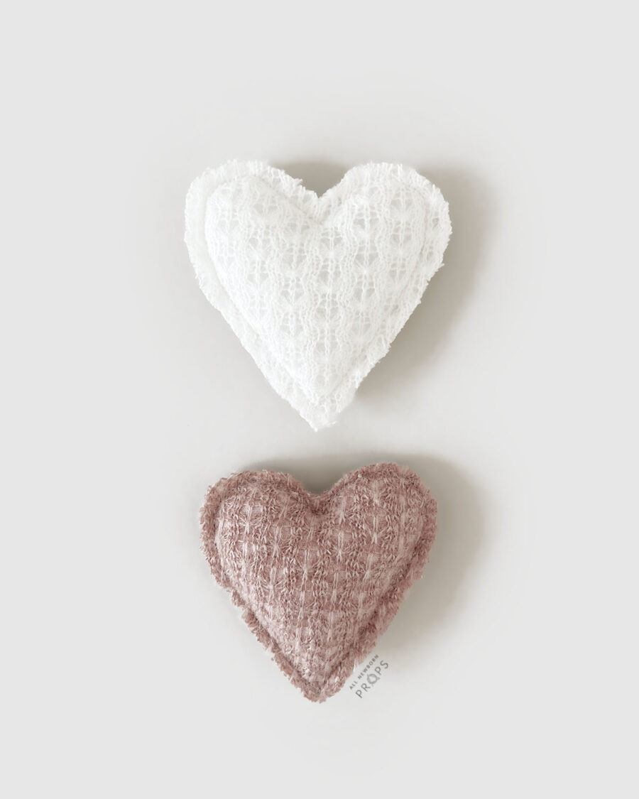 heart-photo-prop-toy-for-newborn-photoshoot-cream-white-pink-vintage-organic-europe