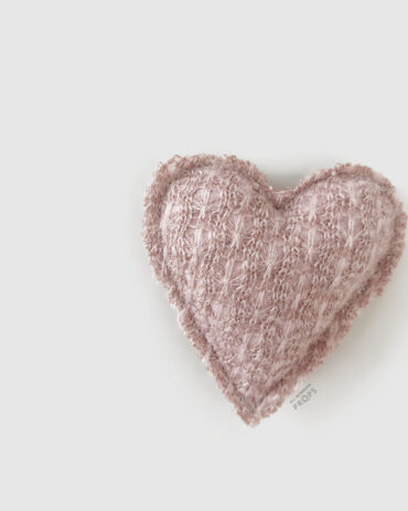 heart-photo-prop-toy-for-newborn-photoshoot-girl-pink-vintage-eu